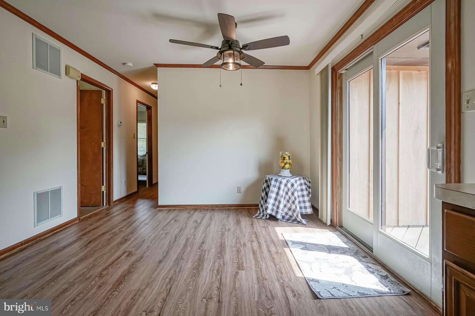 91 Rutgers Road Pennsville, NJ 08070 - Photo 13 of 41 Dining area w/ sliding doors leading to back deck