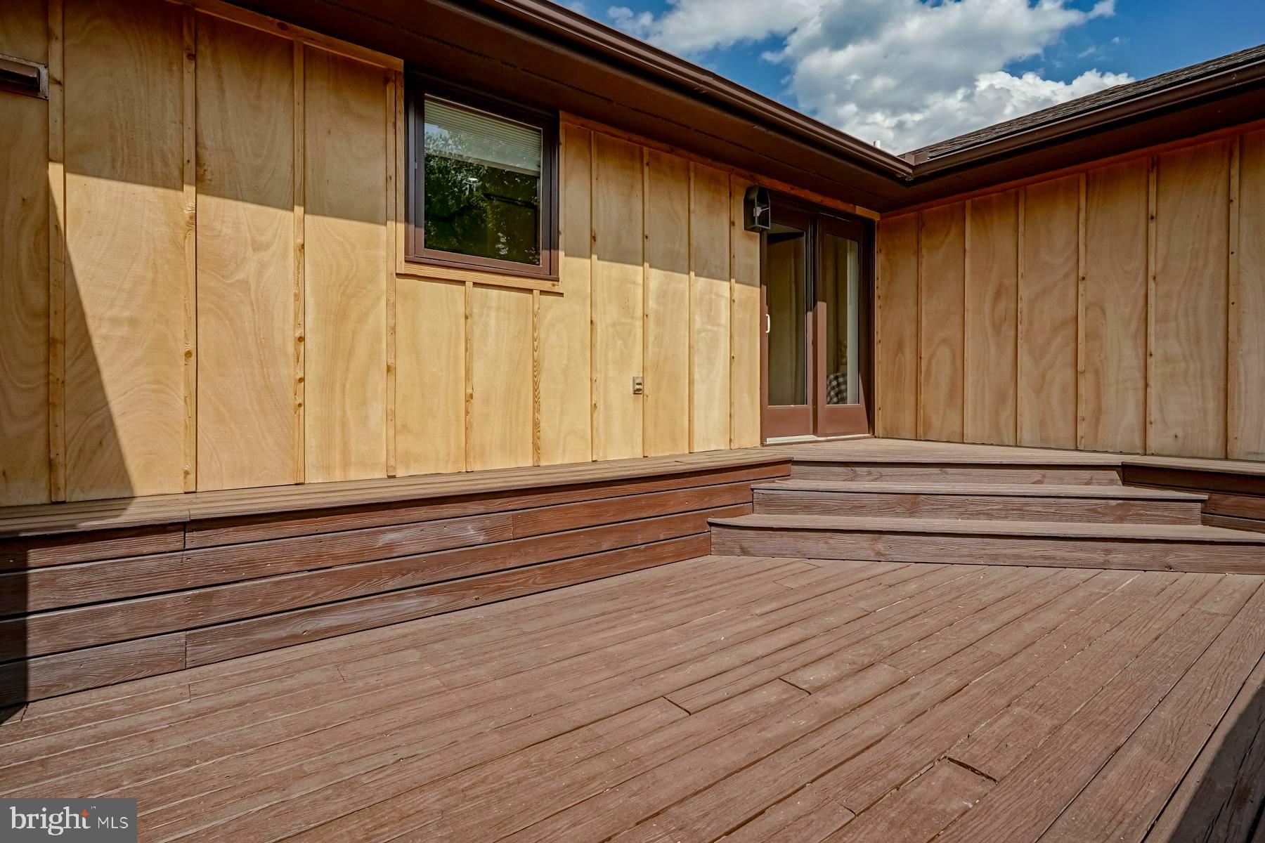 91 Rutgers Road Pennsville, NJ 08070 - Photo 25 of 41 Deck with bench seating
