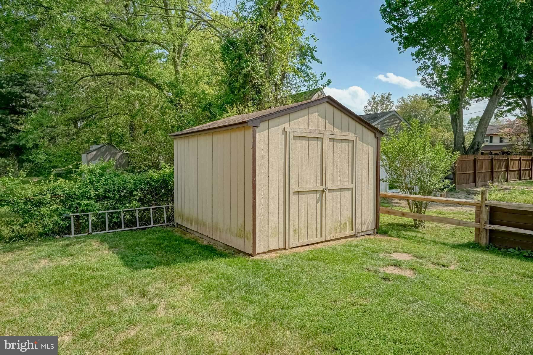91 Rutgers Road Pennsville, NJ 08070 - Photo 28 of 41 Storage shed in backyard