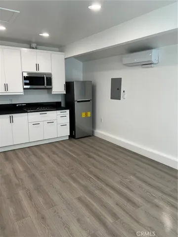 $1,750 | 19851 Gresham Street, Northridge, CA 91324