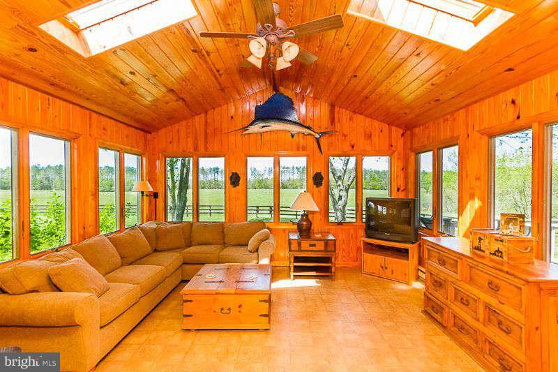 403 Cedar Hill Road Colonial Beach, VA 22443 - Photo 11 of 30 Family Room