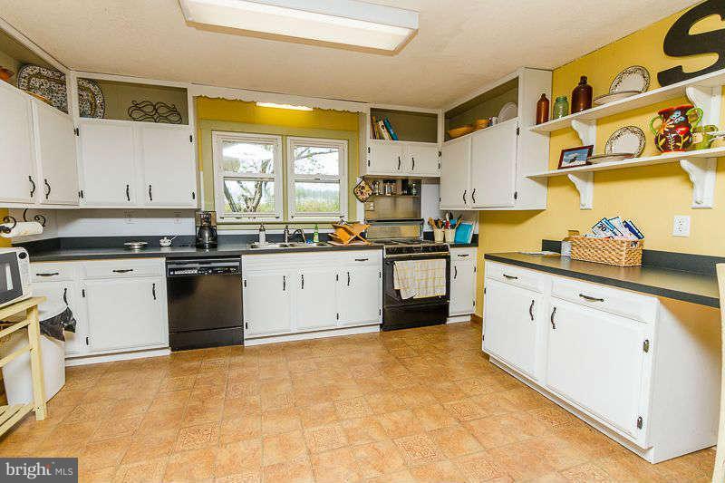403 Cedar Hill Road Colonial Beach, VA 22443 - Photo 9 of 30 Kitchen