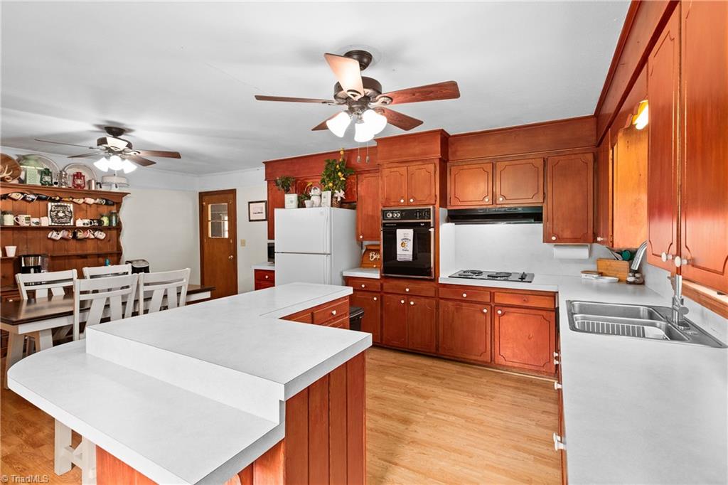 304 Armstrong Road Pilot Mountain, NC 27041 - Photo 11 of 42
