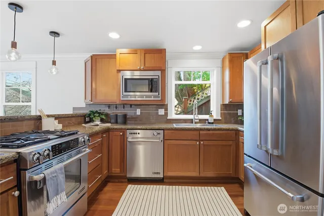 $949,000 | 3020 14th Avenue West, Unit B, Seattle, WA 98119