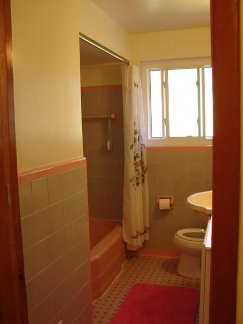 419 Duff Road Sewickley, PA 15143 - Photo 14 of 21 Ceramic tile shower/tub.