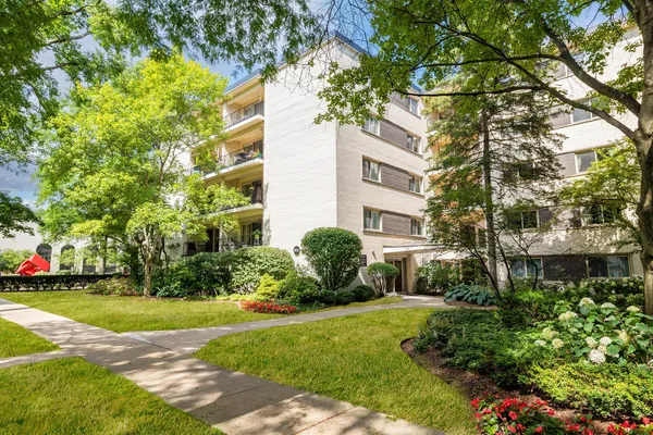 $345,000 | 415 Franklin Avenue, Unit 2C, River Forest, IL 60305