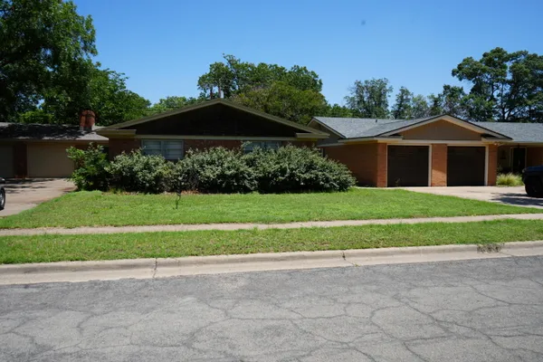 $1,695 | 3018 68th Street, Lubbock, TX 79413