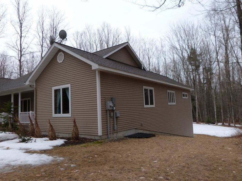 20403 Hunter Ridge Road Lake Ann, MI 49650 - Photo 48 of 50 1796985-47.JPG
