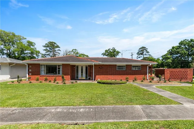 $227,500 | 5942 Warwick Court, New Orleans, LA 70131