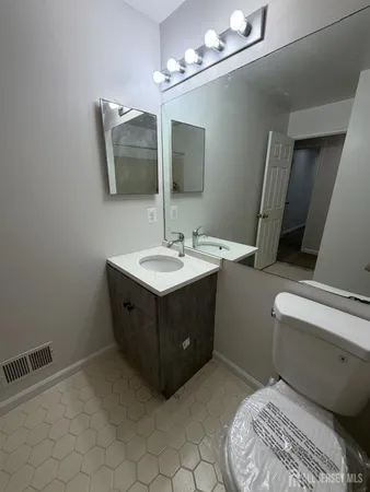 $2,850 | 32 Columbus Drive, Franklin Park, NJ 08823