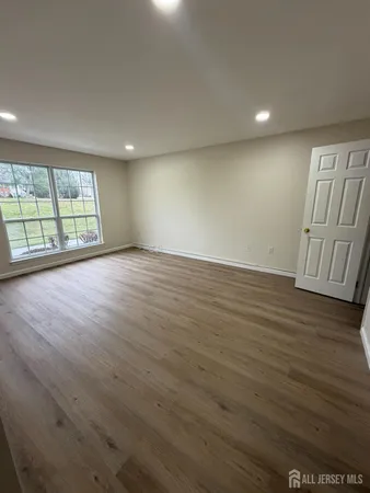 $2,850 | 32 Columbus Drive, Franklin Park, NJ 08823