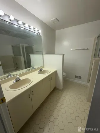 $2,850 | 32 Columbus Drive, Franklin Park, NJ 08823