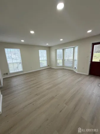 $2,850 | 32 Columbus Drive, Franklin Park, NJ 08823