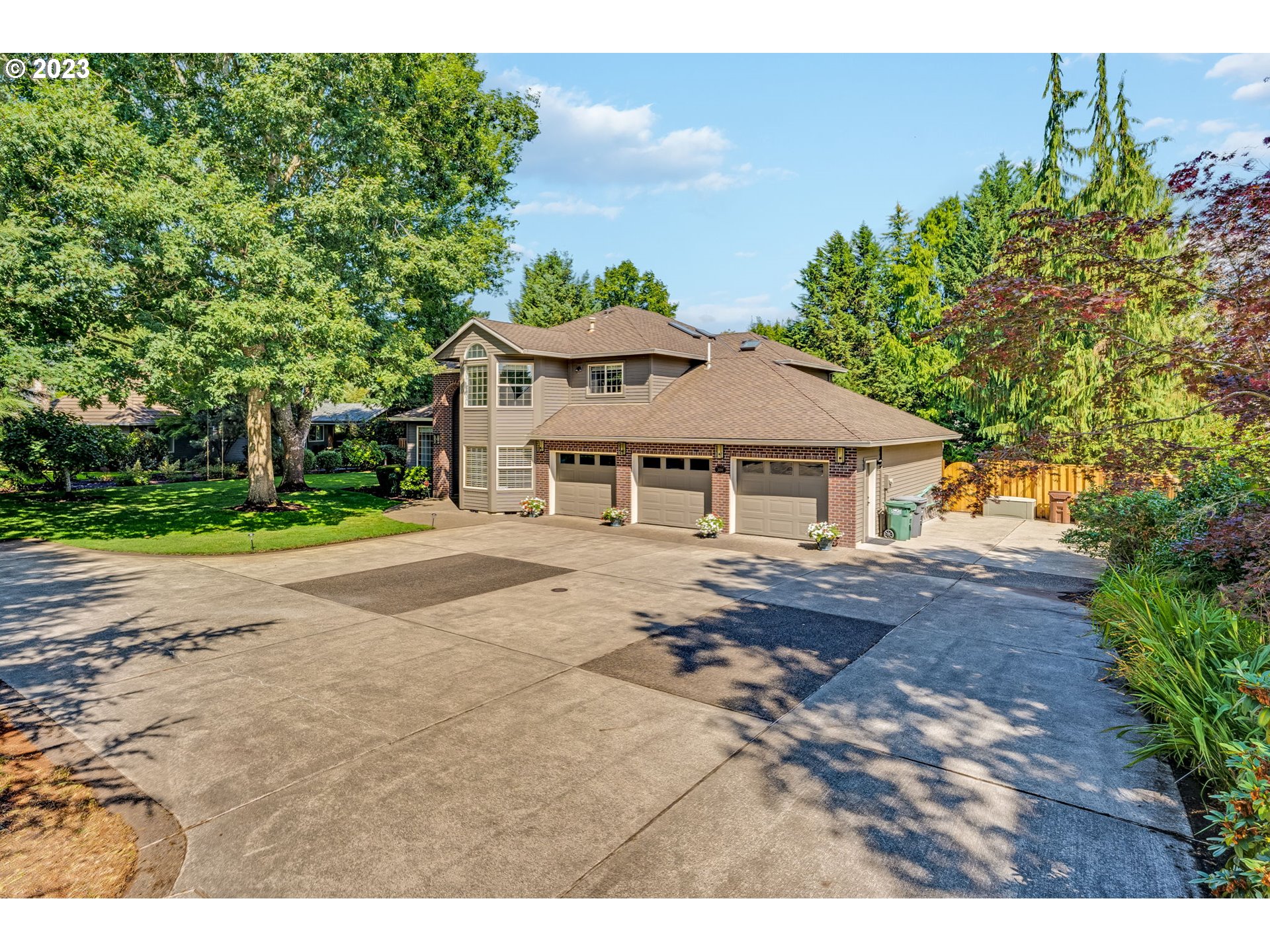 3200 Northeast Jackson Rd Loop Hillsboro, OR 97124 - Photo 37 of 37 a front view of a house with a garden