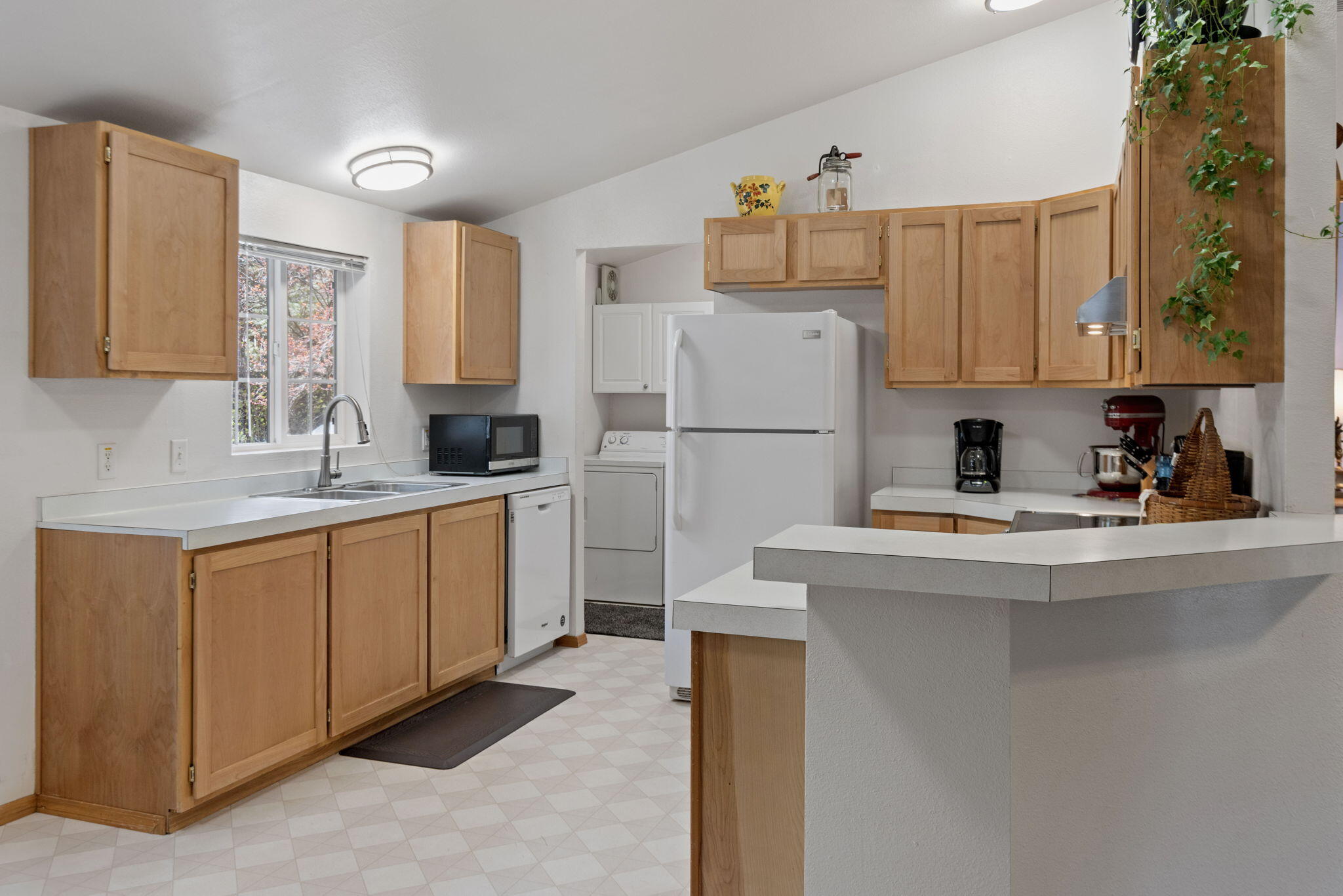 19175 Apache Road Bend, OR 97702 - Photo 5 of 27 5-web-or-mls-DSC_7198