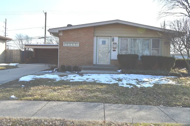 $270,000 | 168 West Normandy Drive, Chicago Heights, IL 60411