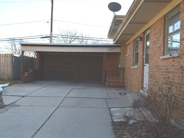 $270,000 | 168 West Normandy Drive, Chicago Heights, IL 60411