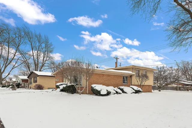 $270,000 | 168 West Normandy Drive, Chicago Heights, IL 60411