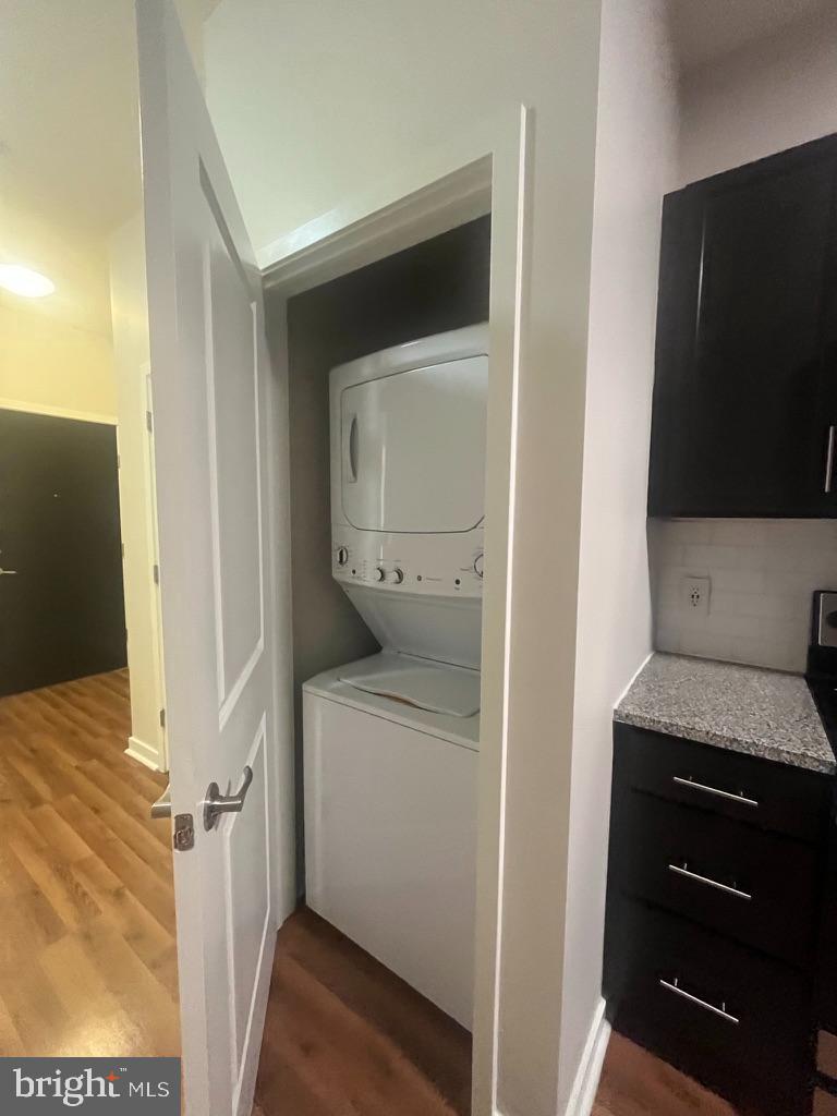 401 Race Street, Unit D Philadelphia, PA 19106 - Photo 11 of 23 a view of washer and dryer