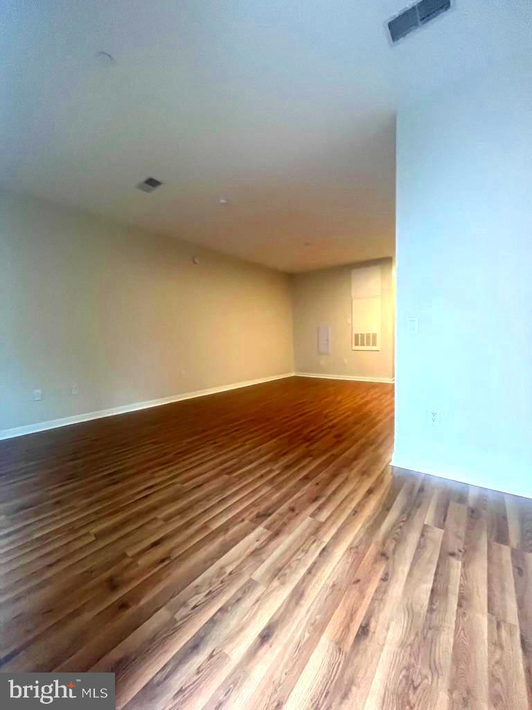 401 Race Street, Unit D Philadelphia, PA 19106 - Photo 4 of 23 a view of an empty room with wooden floor