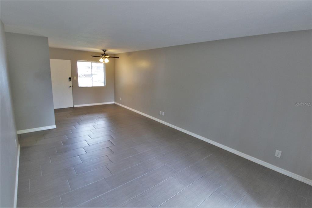 3001 Bee Ridge Road, Unit 113 Sarasota, FL 34239 - Photo 4 of 18