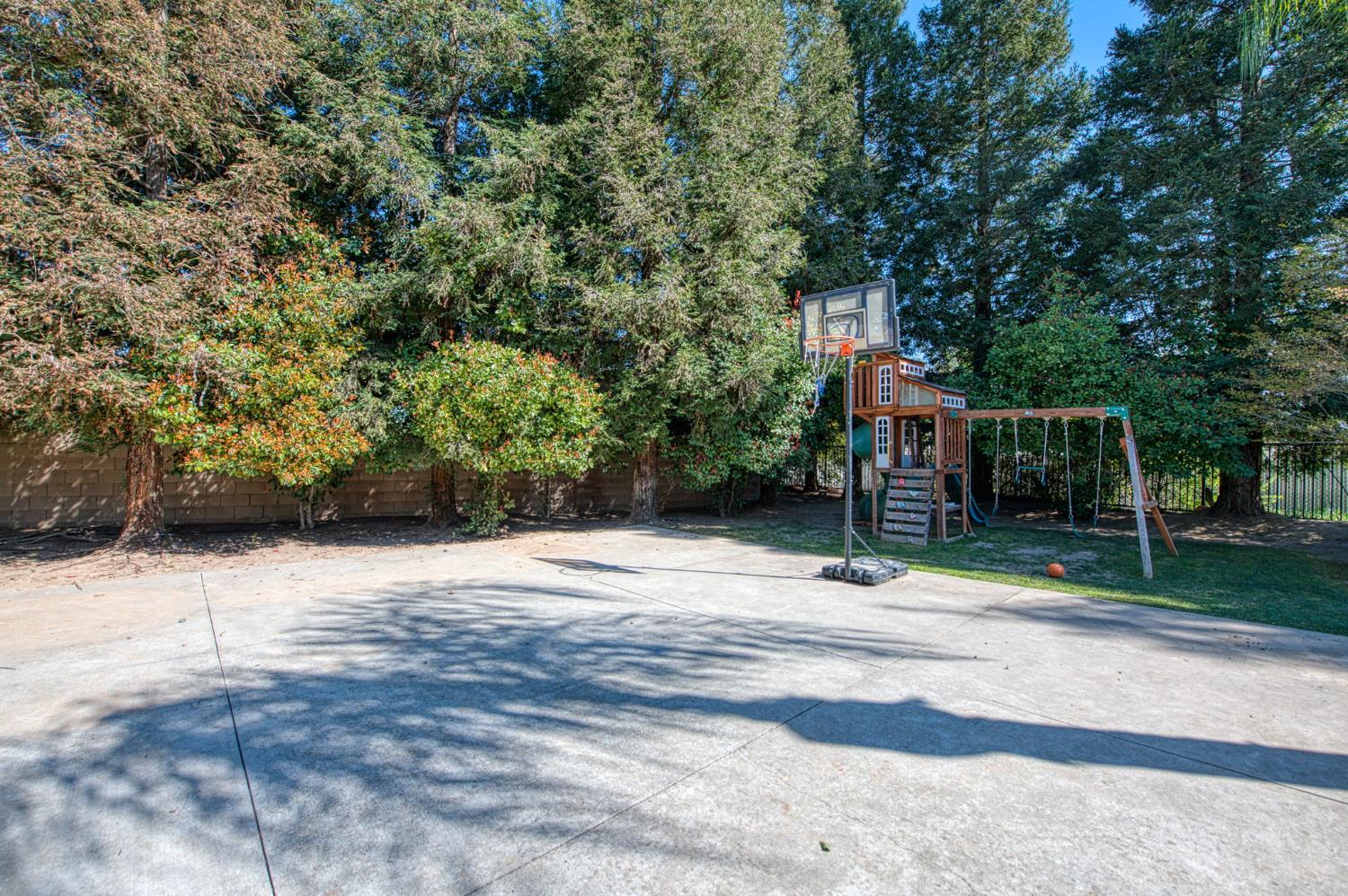 12629 Bronco Road Madera, CA 93636 - Photo 65 of 94 a backyard of a house with lots of green space