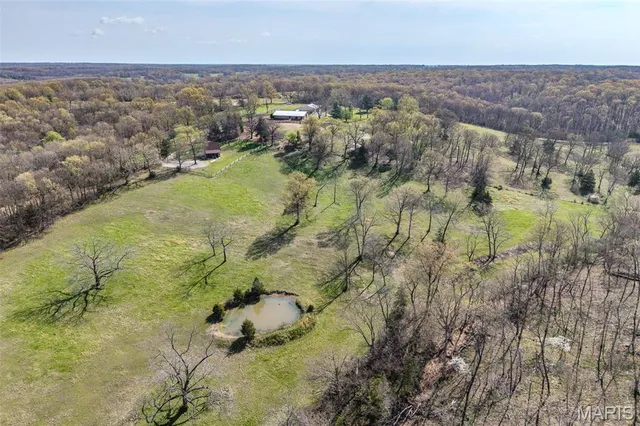 $550,000 | 27409 Missouri Drive, Lebanon, MO 65536