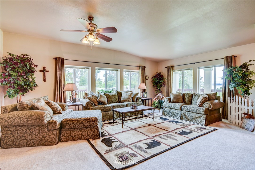 3157 Green Road Oak Harbor, WA 98277 - Photo 4 of 25 Gallery Image 4