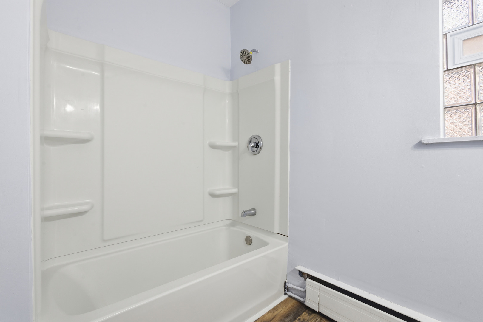 2102 South 50th Avenue Cicero, IL 60804 - Photo 16 of 53 a bathroom with a bathtub