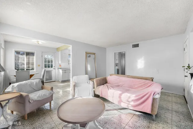 $414,900 | 38609 Glenraven Avenue, Palmdale, CA 93550