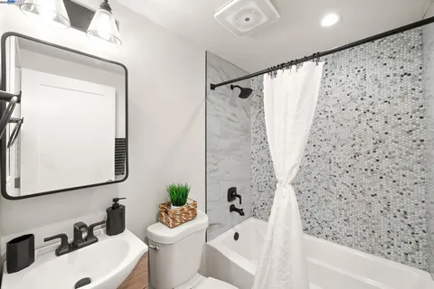 $750,000 | 857 McElroy Street, Oakland, CA 94607