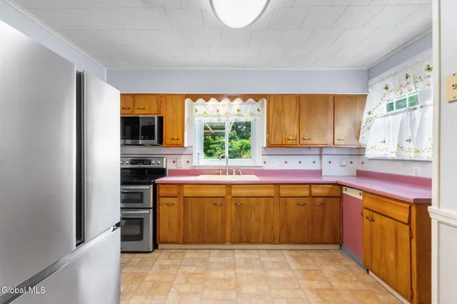 $335,000 | 431 Delaware Avenue, Bethlehem, NY 12054