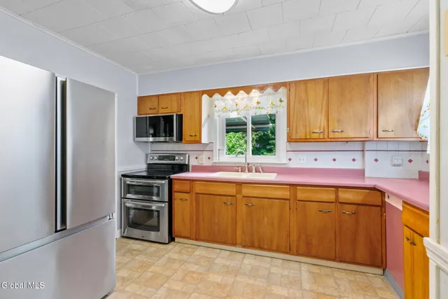 $335,000 | 431 Delaware Avenue, Bethlehem, NY 12054