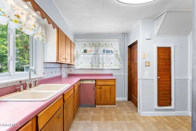 $335,000 | 431 Delaware Avenue, Bethlehem, NY 12054