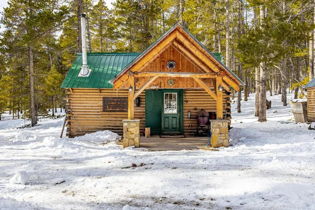 $199,900 | 10486 Casper Mountain Road, Casper, WY 82601