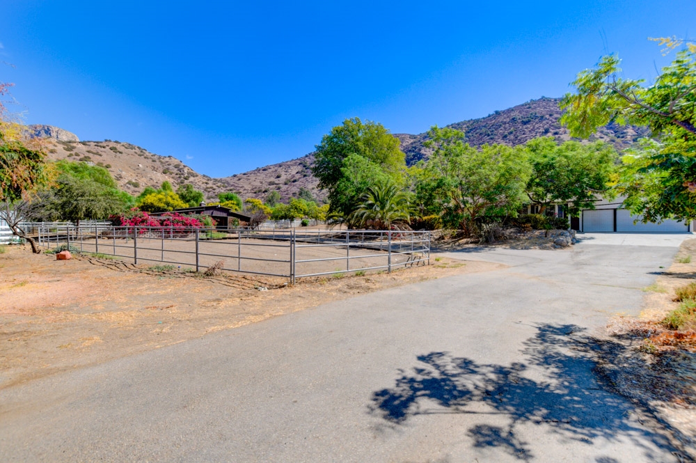 15621 El Monte Road Lakeside, CA 92040 - Photo 7 of 24