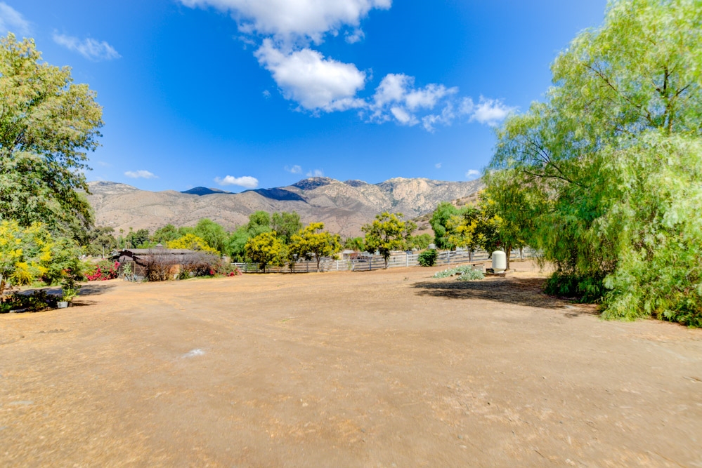 15621 El Monte Road Lakeside, CA 92040 - Photo 9 of 24