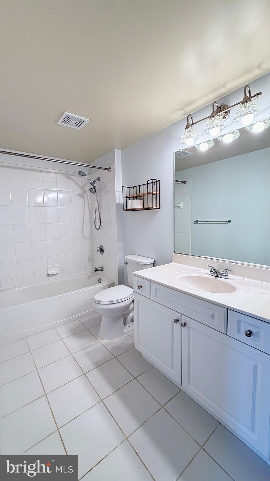 2726 Gallows Road, Unit 719 Vienna, VA 22180 - Photo 20 of 36