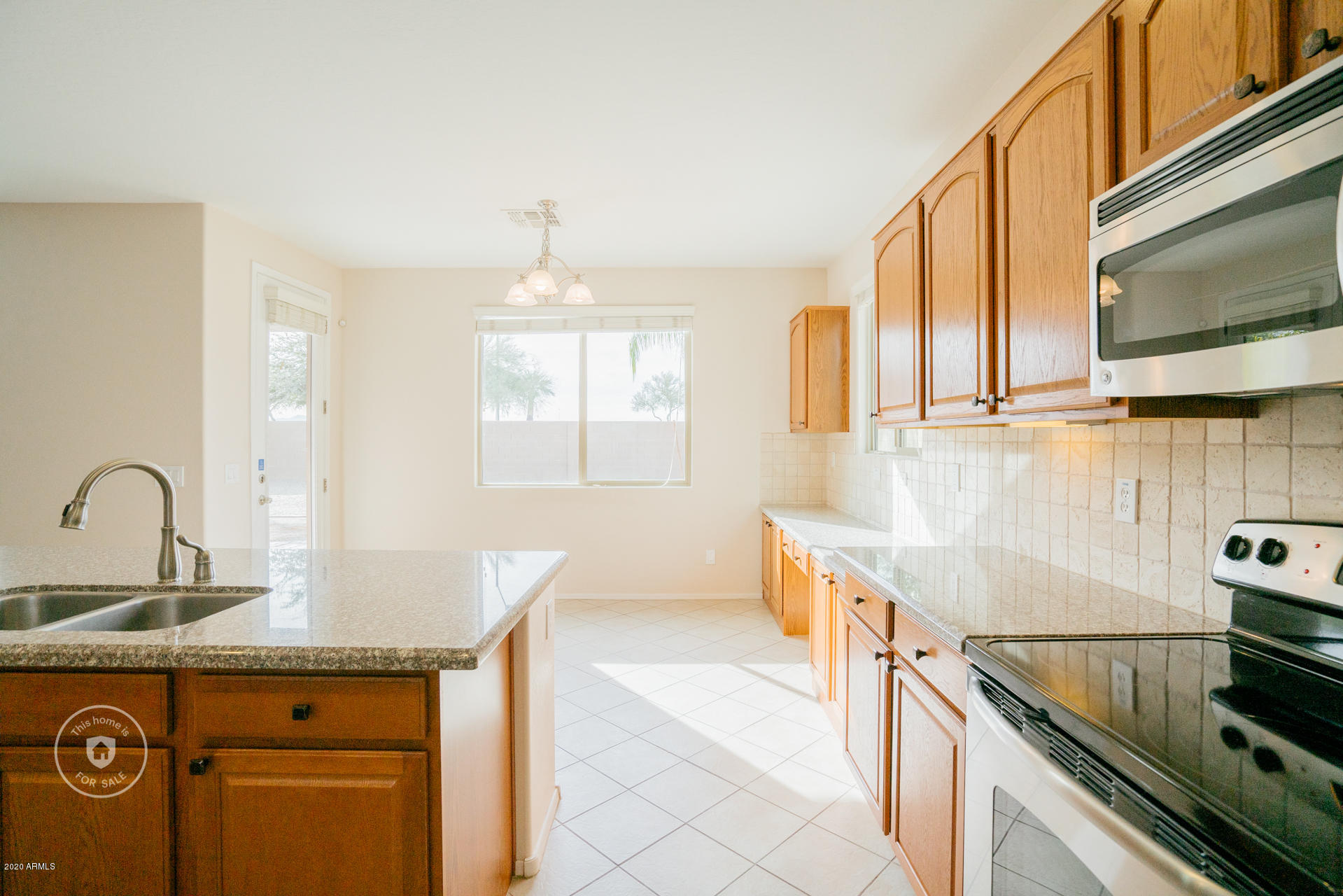 16125 West Almeria Road Goodyear, AZ 85395 - Photo 7 of 20 photo_07