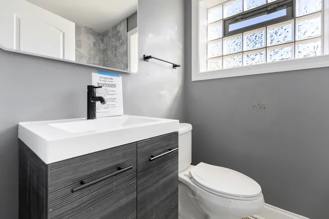 $309,900 | 245 West 43rd Street, Chicago, IL 60609