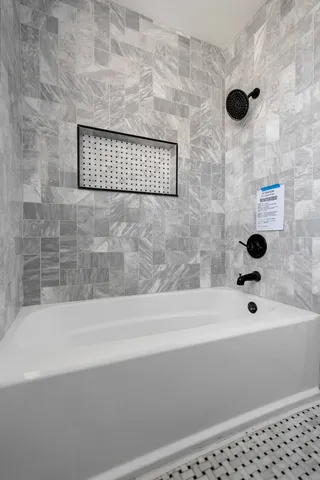 $309,900 | 245 West 43rd Street, Chicago, IL 60609