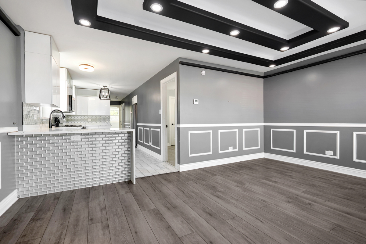 245 West 43rd Street Chicago, IL 60609 - Photo 6 of 26 a view of an empty room with wooden floor and a window