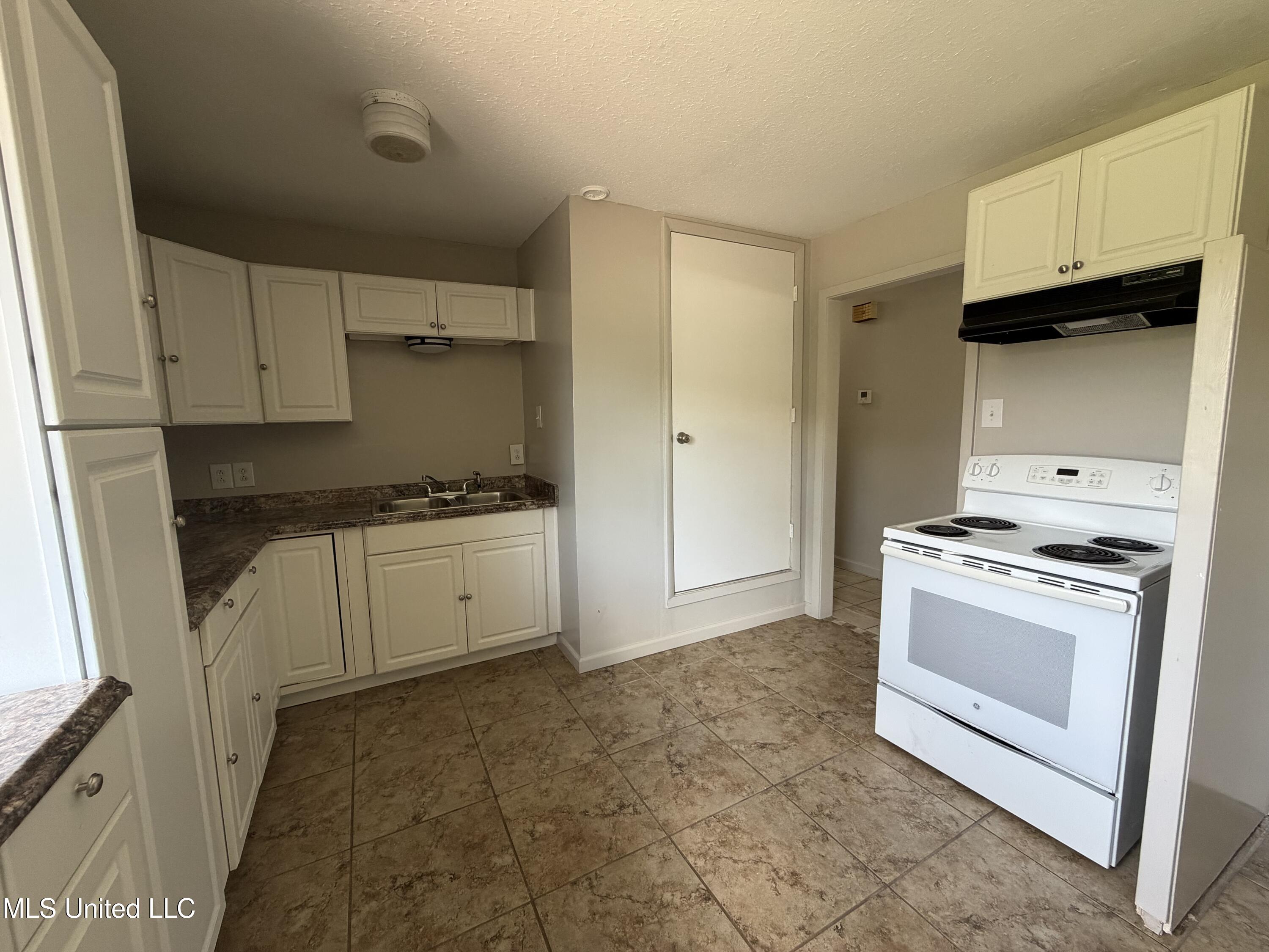 4337 Terrace Drive Moss Point, MS 39563 - Photo 5 of 18 IMG_3605