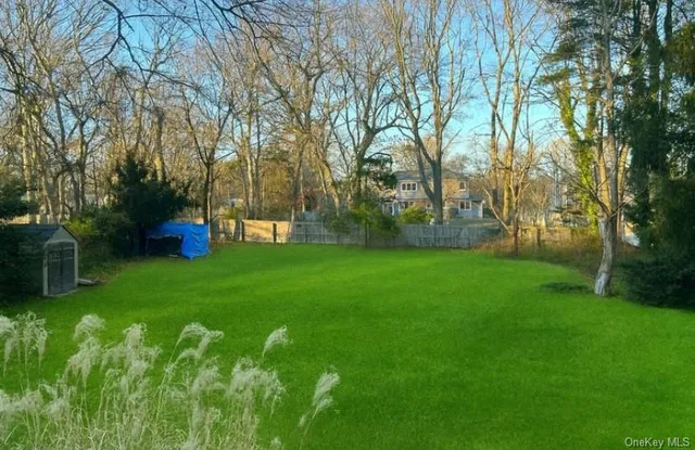 $510,000 | 220 Larch Lane, Smithtown, NY 11787