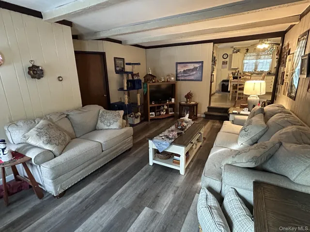 $510,000 | 220 Larch Lane, Smithtown, NY 11787