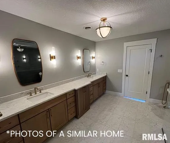 $850,000 | 6414 Pelican Street, Bettendorf, IA 52722