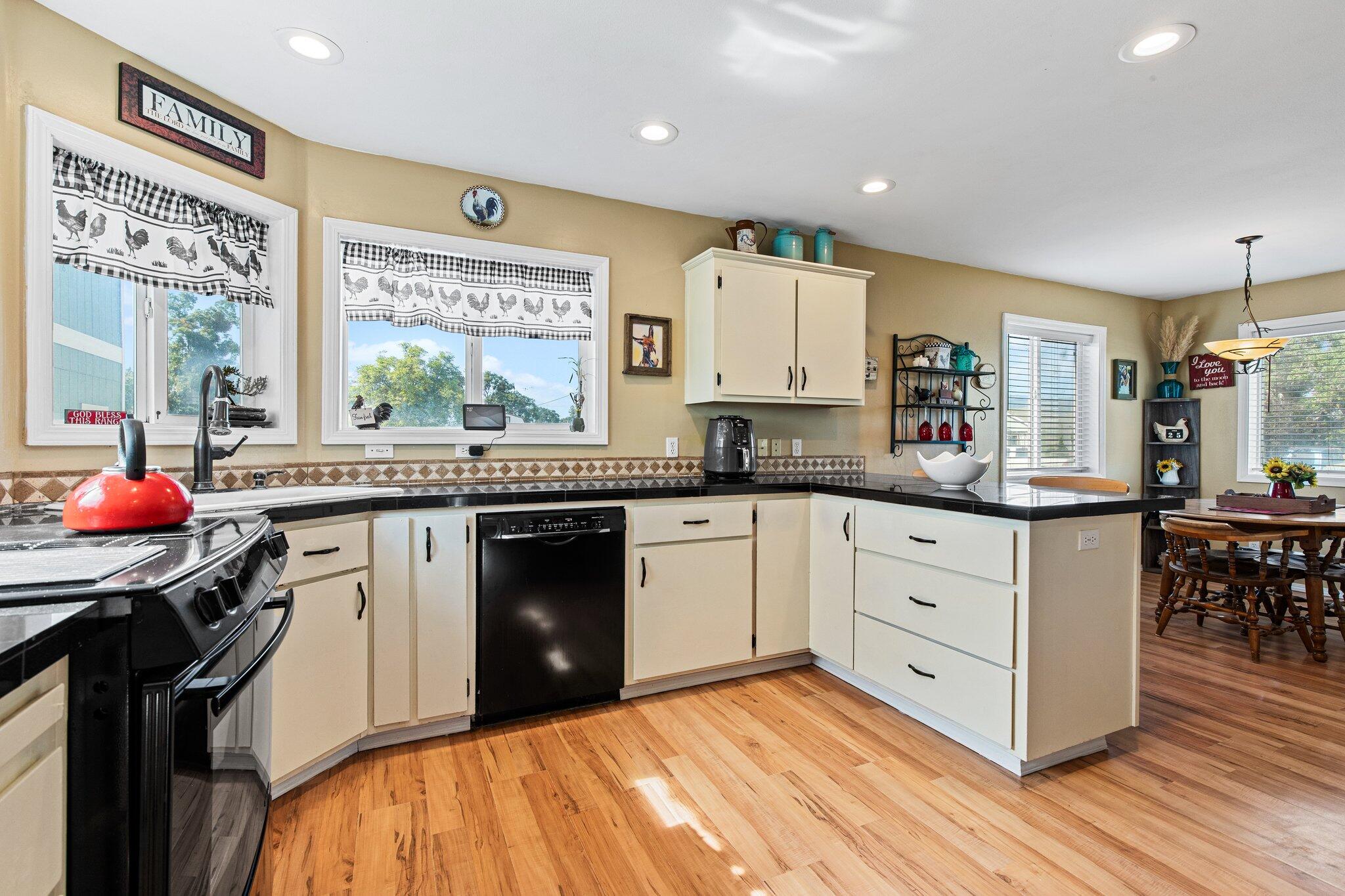 6598 Truax Road Central Point, OR 97502 - Photo 14 of 31 48-web-or-mls-IMGL6715