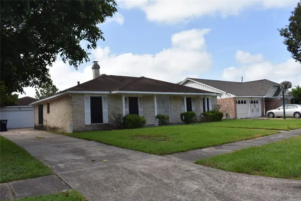 $2,100 | 10427 Huntington Wood Drive, Houston, TX 77099