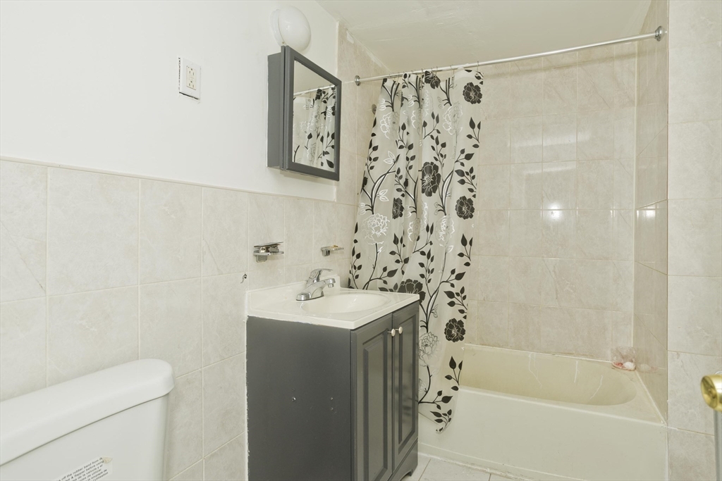 116-118 Massasoit Street Springfield, MA 01107 - Photo 13 of 32