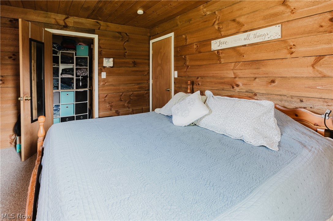 47480 Unionvale Road Cadiz, OH 43907 - Photo 26 of 37 View of spacious bedroom area